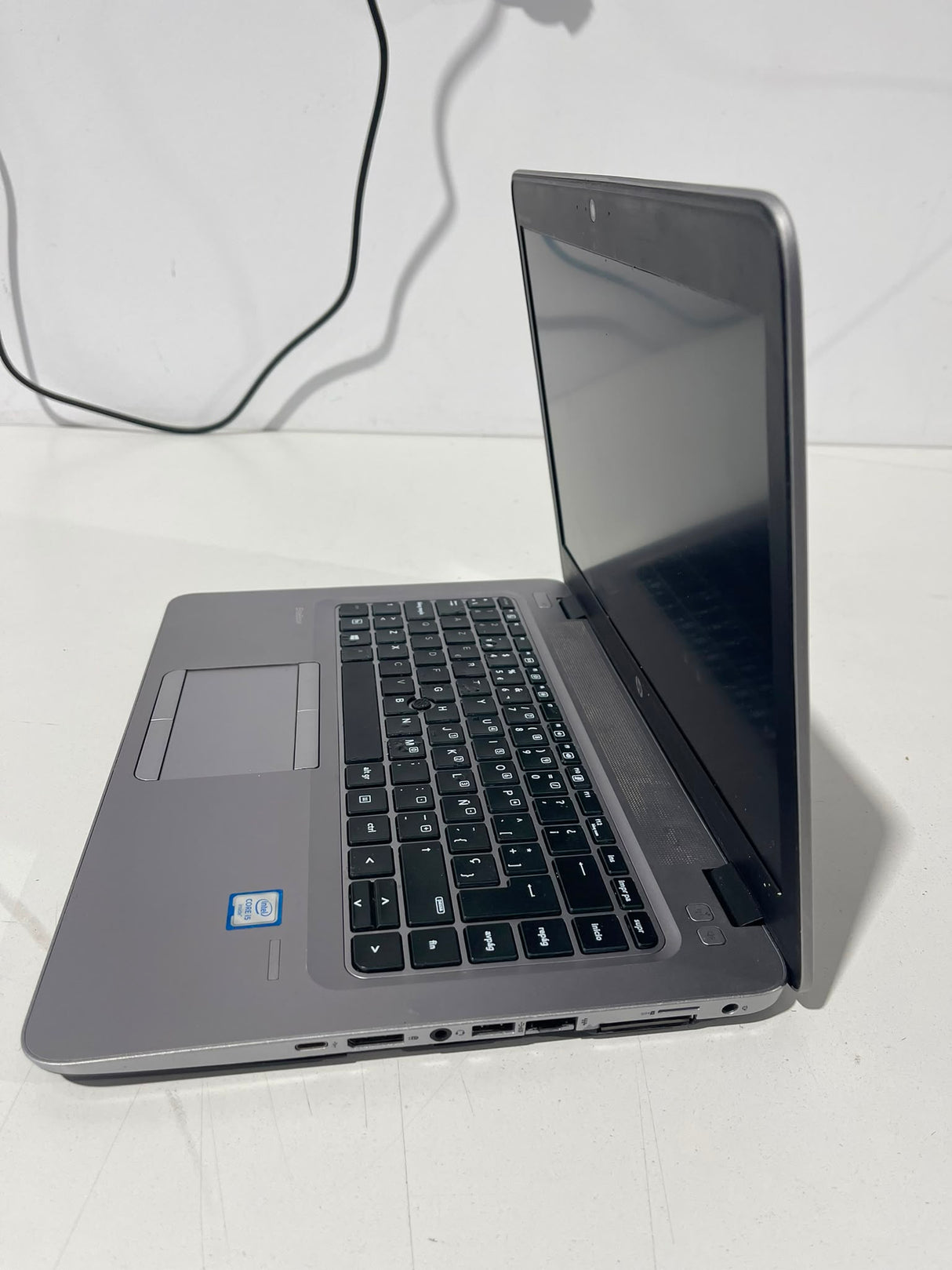 HP EliteBook 840 G3 Reacondicionado GRADO B — 14" FHD, Intel Core i5-6300U, 16GB RAM, SSD | Teclado con desgaste