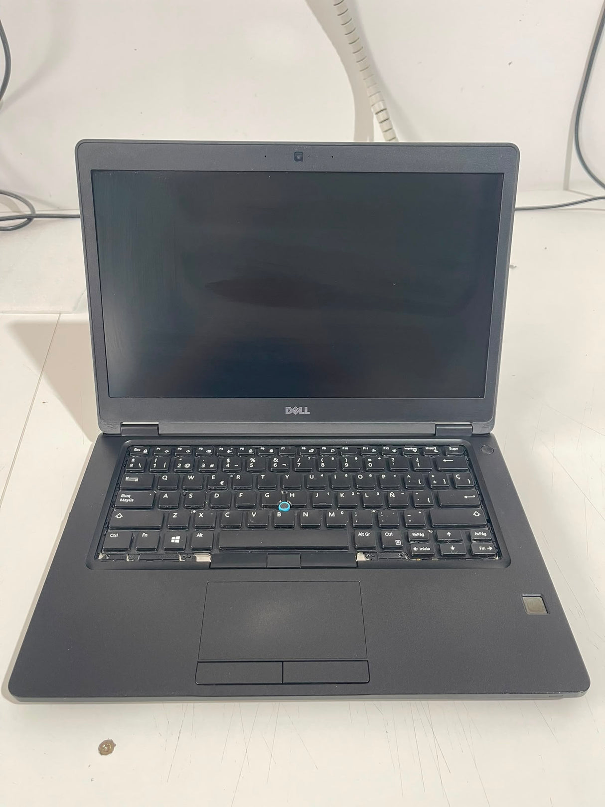 Dell Latitude 5480 Reacondicionado GRADO C — 14" FHD, Intel Core i5-6300U, 16GB RAM, SSD | Batería no funcional (uso con cargador)