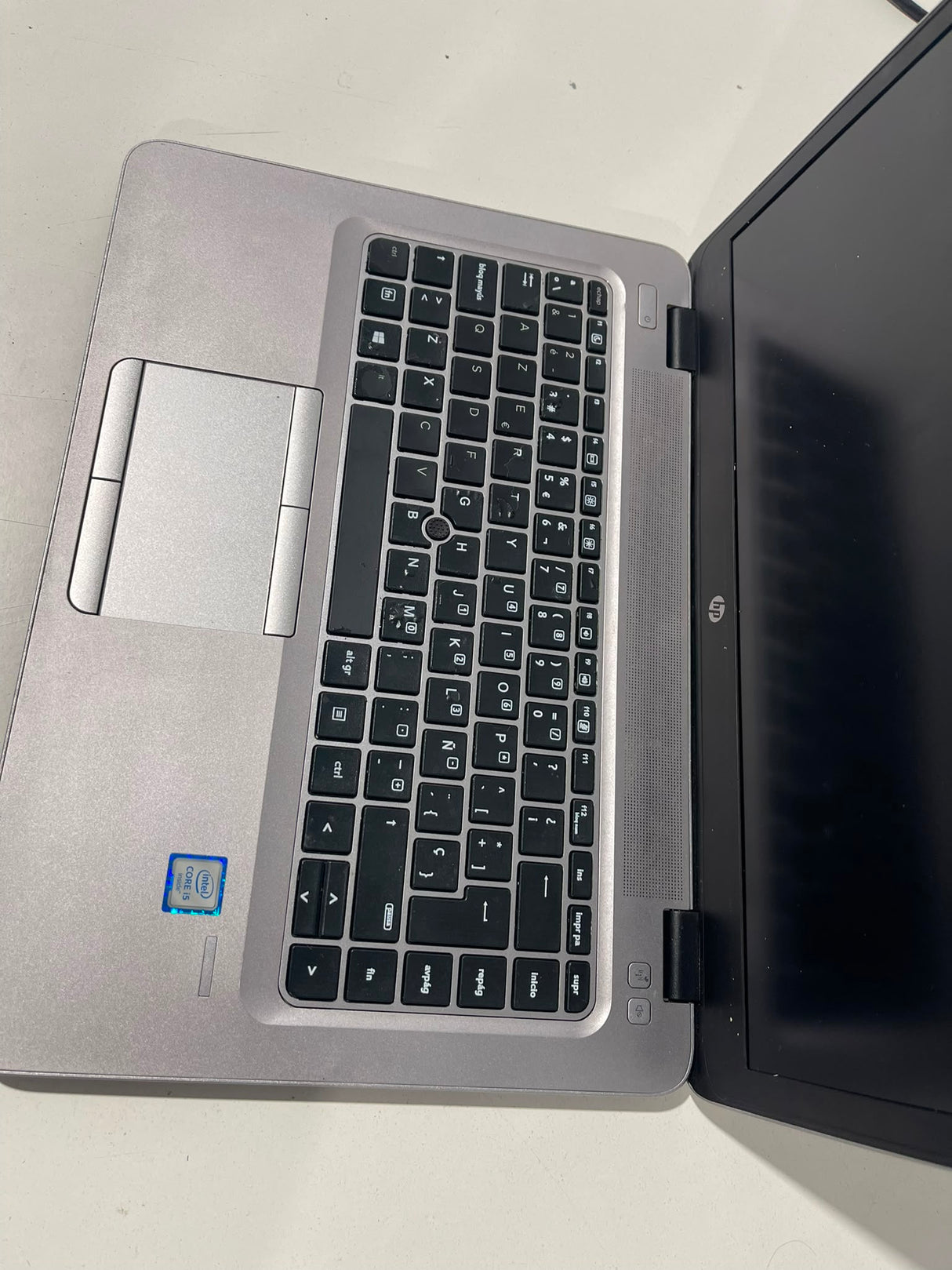 HP EliteBook 840 G3 Reacondicionado GRADO B — 14" FHD, Intel Core i5-6300U, 16GB RAM, SSD | Teclado con desgaste